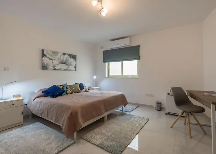 Sliema Bedrooms With Ensuite Bathrooms