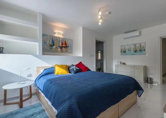 Sliema Bedrooms With Ensuite Bathrooms