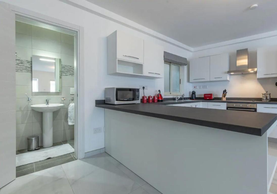 Homestay Bedrooms With Ensuite Bathrooms Sliema