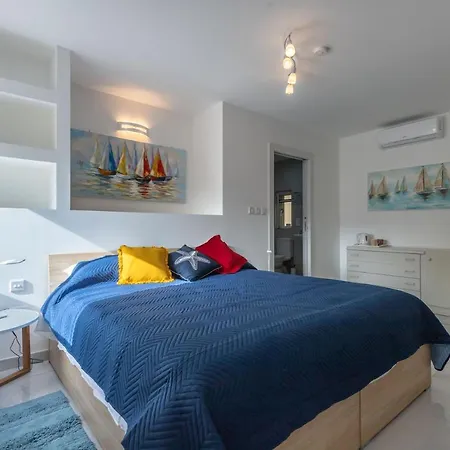 Sliema Bedrooms With Ensuite Bathrooms Exterior photo