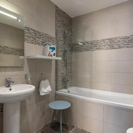 Sliema Bedrooms With Ensuite Bathrooms Exterior photo