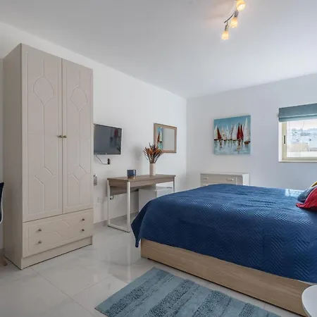 Sliema Bedrooms With Ensuite Bathrooms Exterior photo